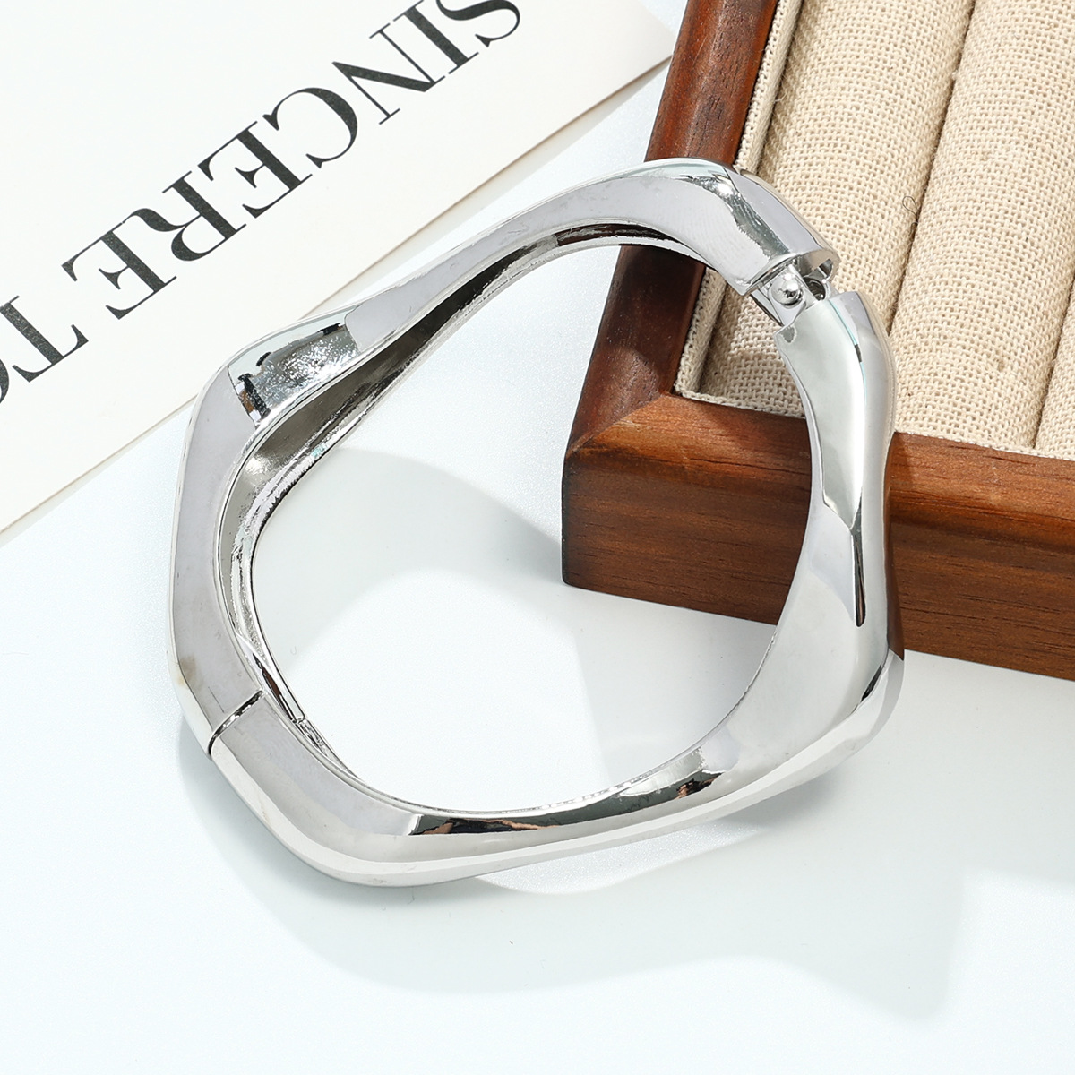 Bracelet Creative Retro Metal Glossy Surface Bracelet