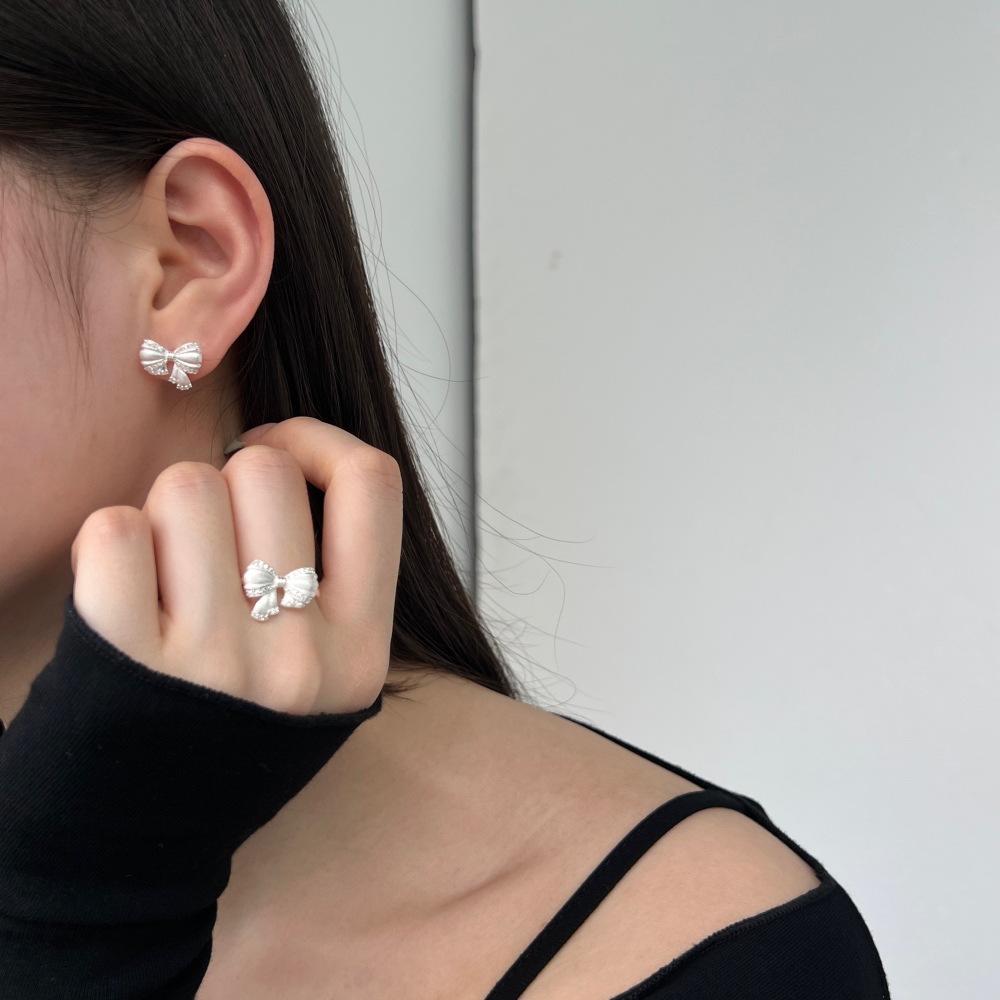 S952 Sterling Silver Special-interest Design Butterfly Earrings